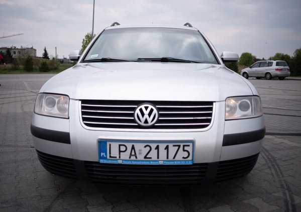 Volkswagen Passat cena 6685 przebieg: 418044, rok produkcji 2001 z Bydgoszcz małe 326